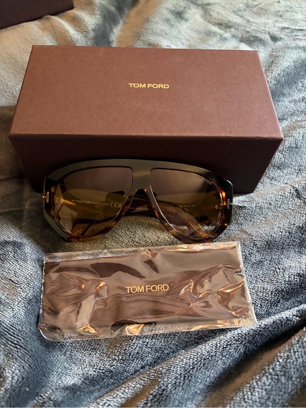 Tom Ford Tortoiseshell Frame - Picture 4 of 4